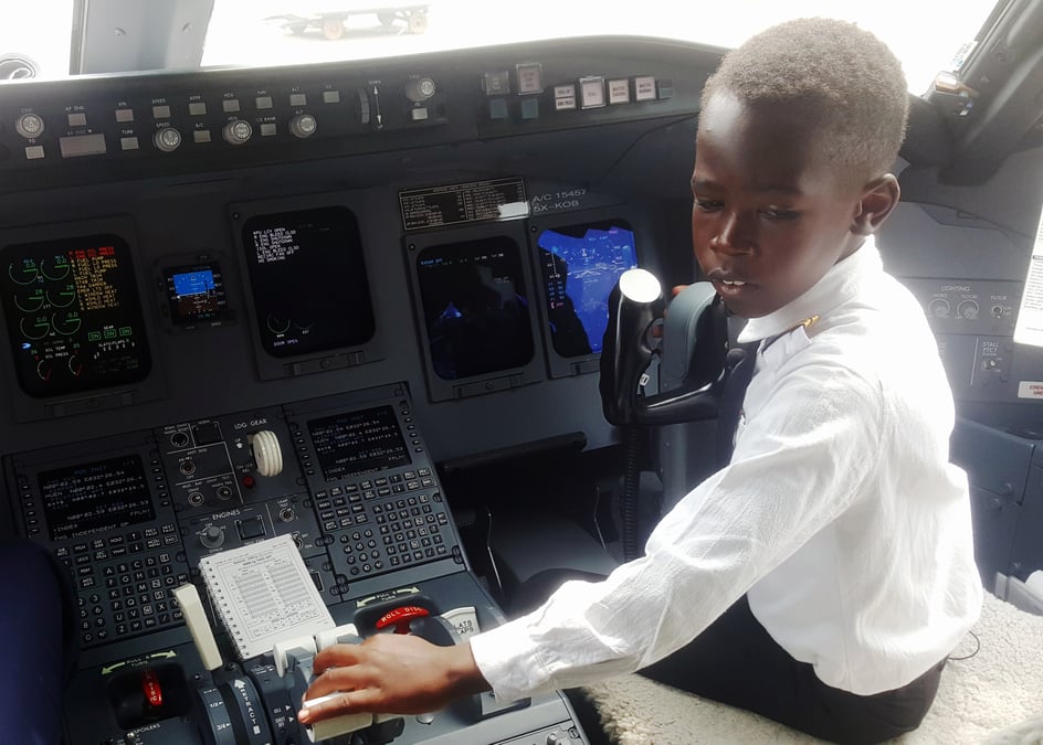 Ouganda: un pilote de 7 ans fan d'elon musk fait sensation dans l'aviation