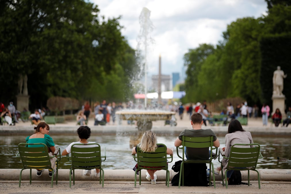 France: l'economie devrait rebondir de 6% en 2021, portee par la consommation, estime l'insee