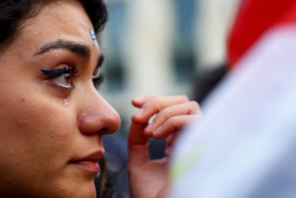 Des gens participent a une manifestation apres la mort de mahsa amini, a berlin