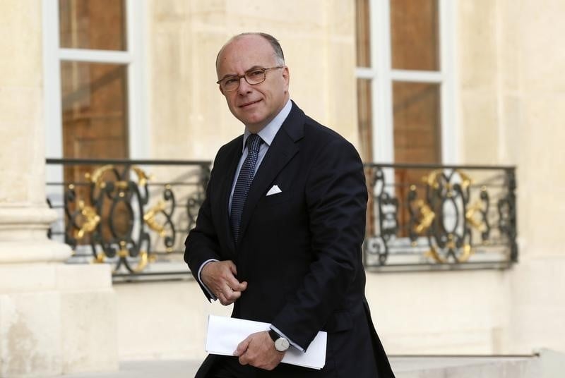 Cazeneuve ne distribuera pas aux maires une liste des fiches s