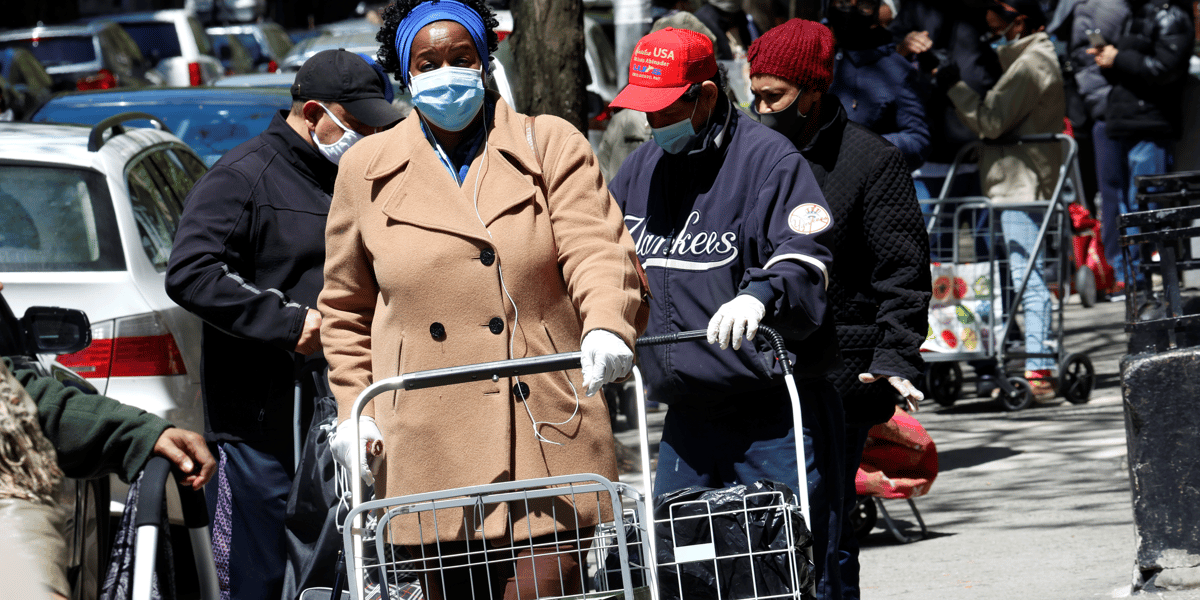 États-Unis : des centaines de personnes font la queue lors d'une distribution alimentaire pour les personnes dans le besoin