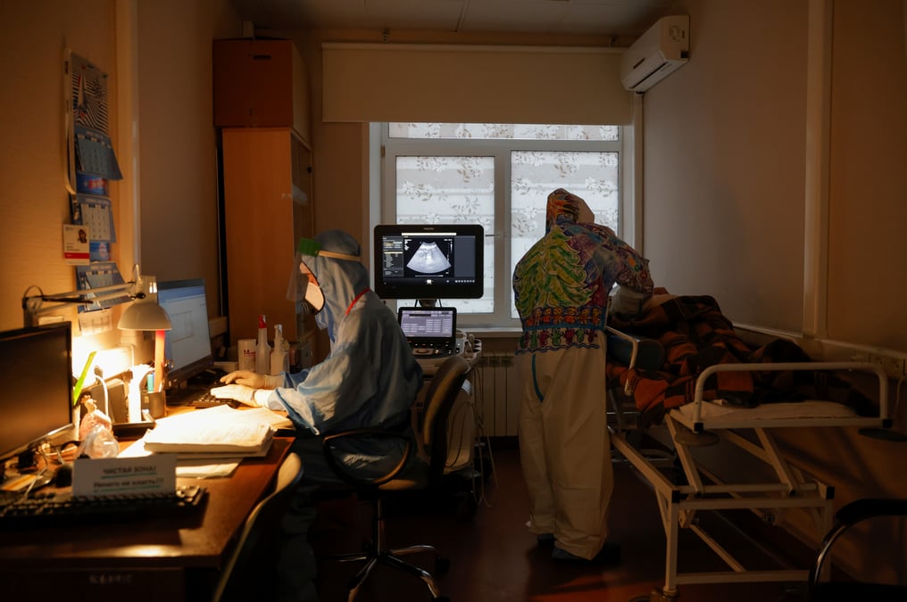 Coronavirus: la russie annonce un nombre record de contaminations et de deces