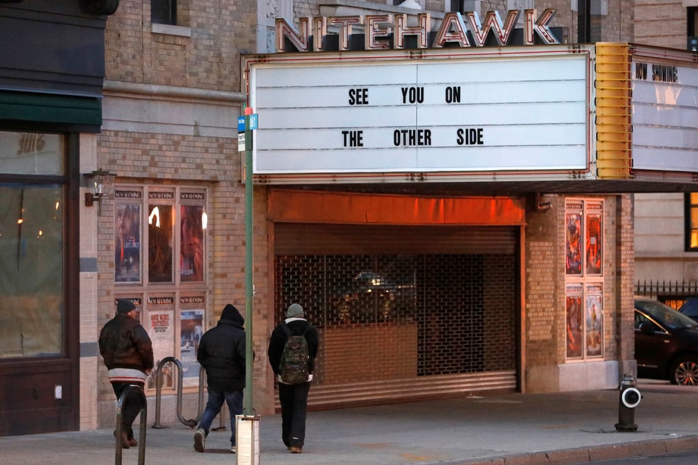 Cuomo annonce la reouverture des cinemas new-yorkais a 25% de leur capacite