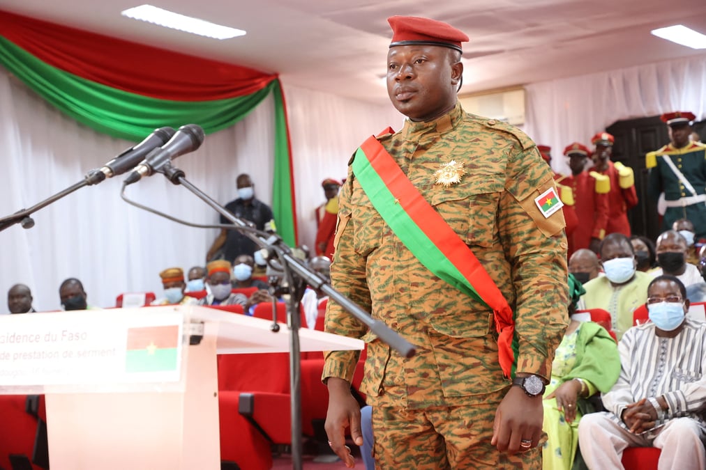 Burkina faso: le chef des putschistes a prete serment comme president