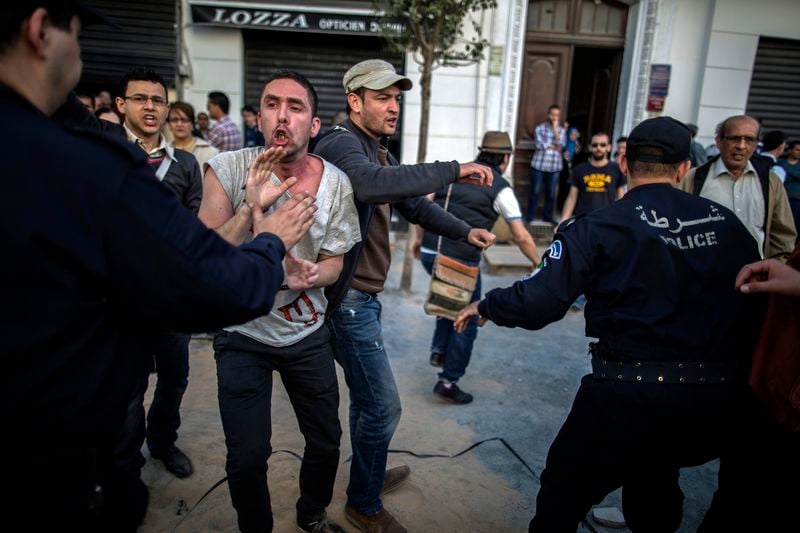 Un sit-in contre la candidature de Bouteflika dispersé à Alger