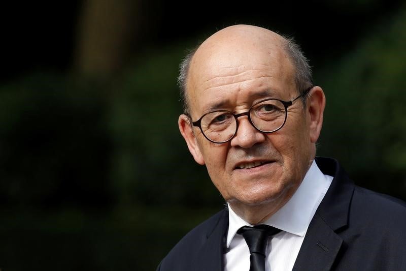 La crise du golfe "ne profite a personne", dit le drian a doha