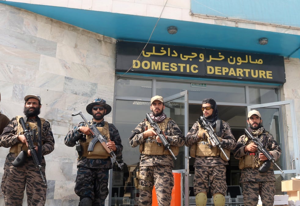 Afghanistan: les taliban celebrent l'"independance totale" apres le depart des troupes us