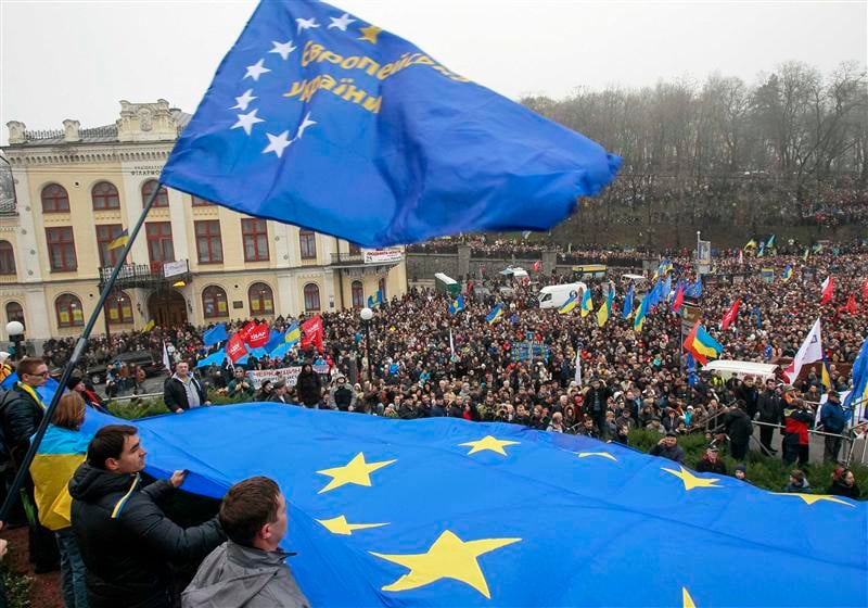 Manifestation à Kiev contre l'arrêt des négociations avec l'UE