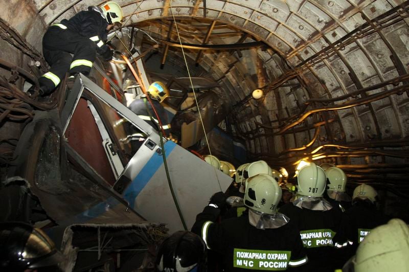Deux salariés du métro de Moscou arrêtés après l'accident