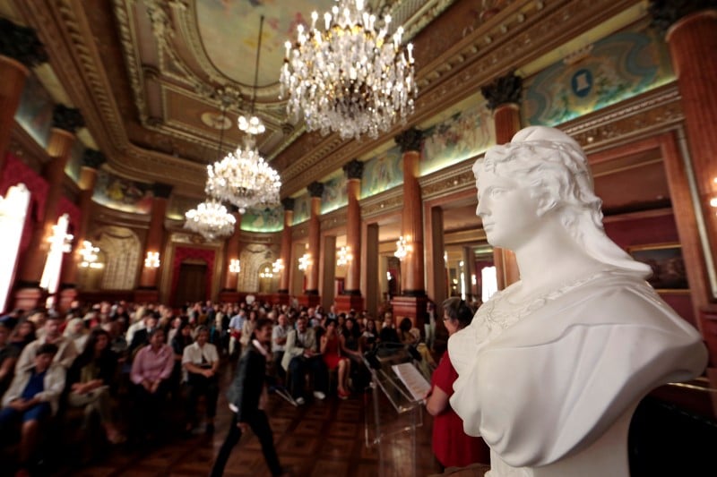 Les deputes socialistes cherchent une issue sur la decheance de nationalite