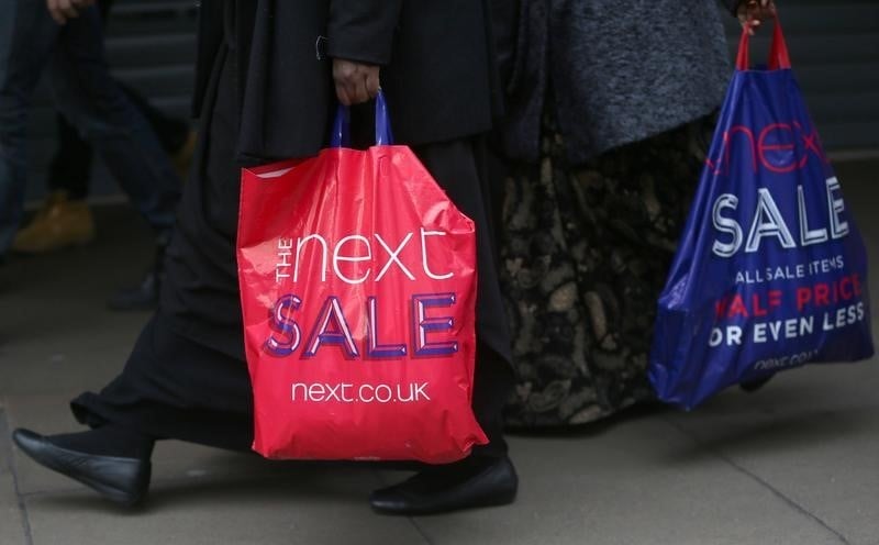Les ventes de detail en grande-bretagne plus fortes que prevu