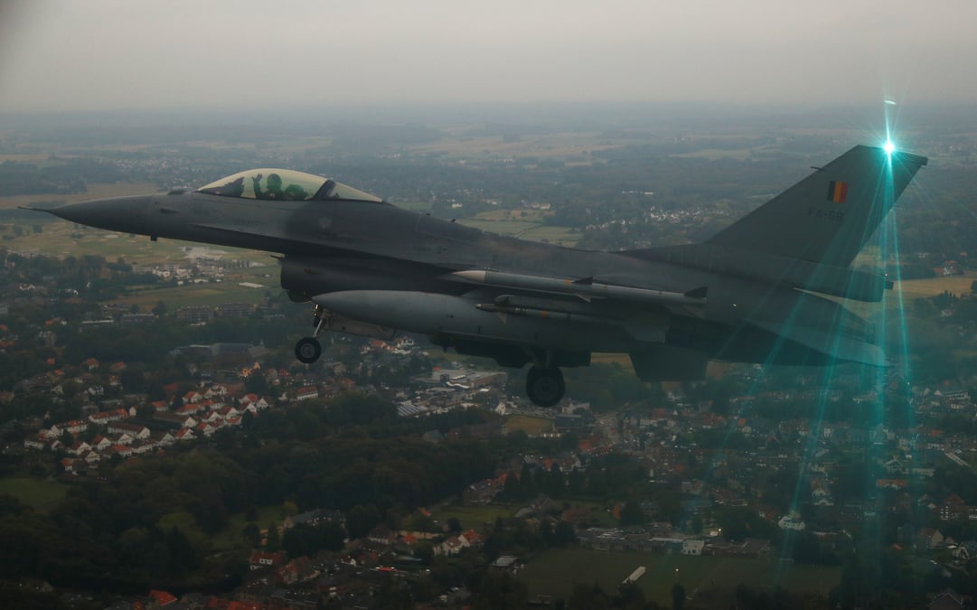 Un f-16 accidentellement detruit au sol sur une base en belgique
