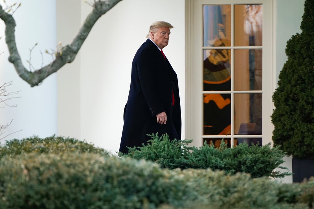 Trump revoque deux representants ayant temoigne contre lui