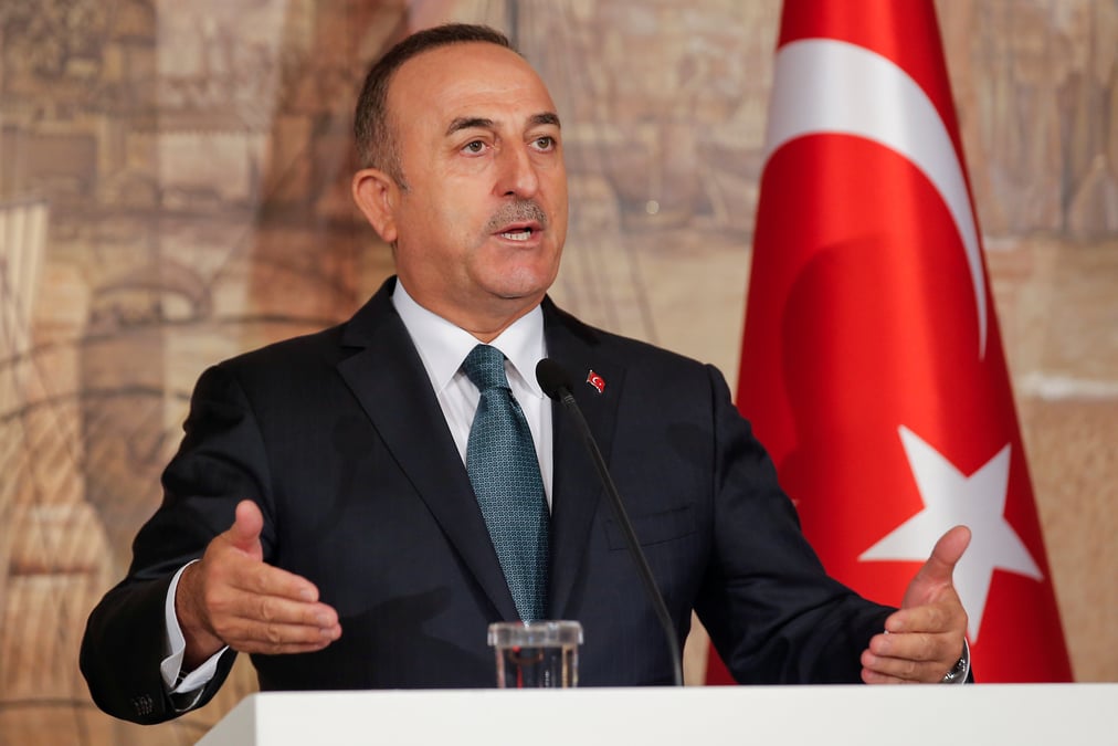 La turquie accuse macron de soutenir le terrorisme avec ses propos sur la syrie