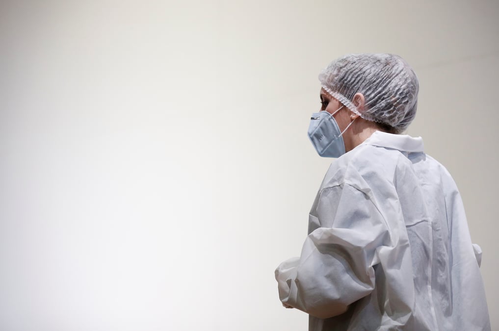 Coronavirus: baisse des hospitalisations en france, les contaminations restent stables