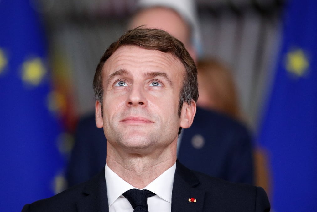 Pas encore candidat, macron promet de continuer a reformer - avec "indulgence et bienveillance"