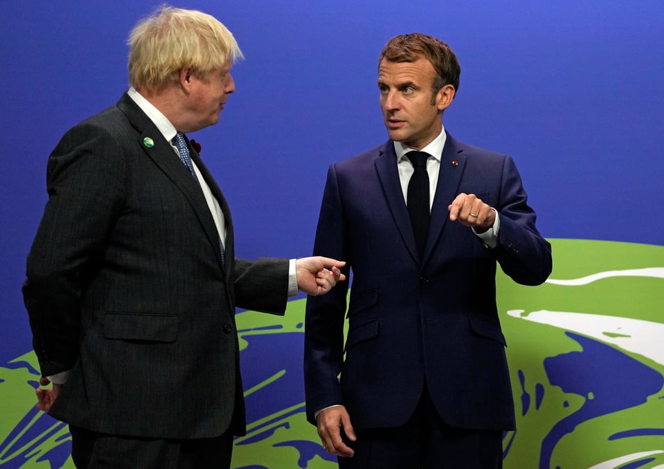 Johnson appelle a la prudence vis-a-vis de la russie lors d'un entretien avec macron