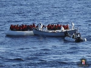 Plus de 700 migrants secourus en mer mediterranee
