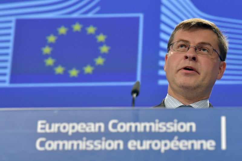 Les engagements francais sur les deficits rassurent bruxelles