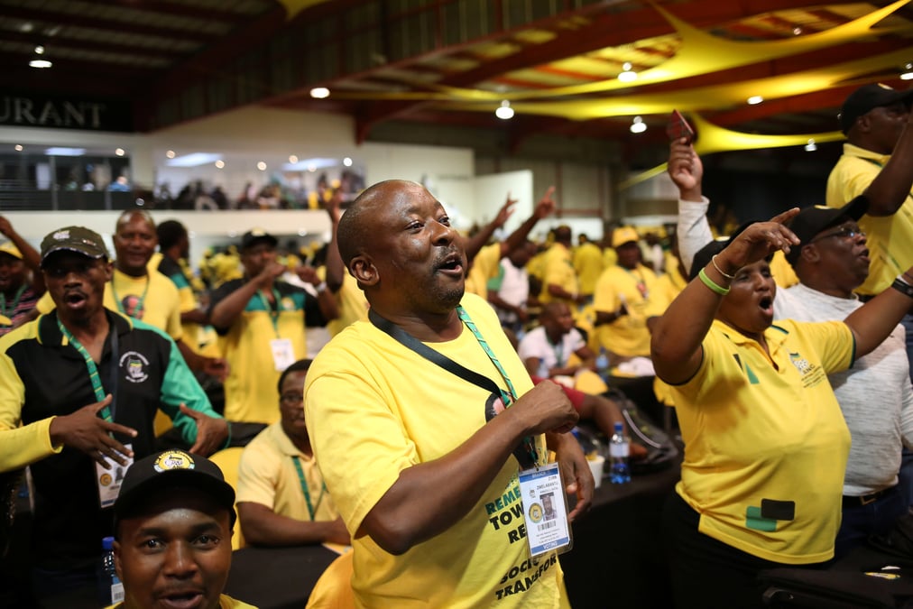 L'election du chef de l'anc se prolonge, resultat probable lundi