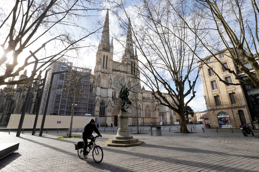 Gilets jaunes: le maire de bordeaux craint un samedi "apocalyptique"