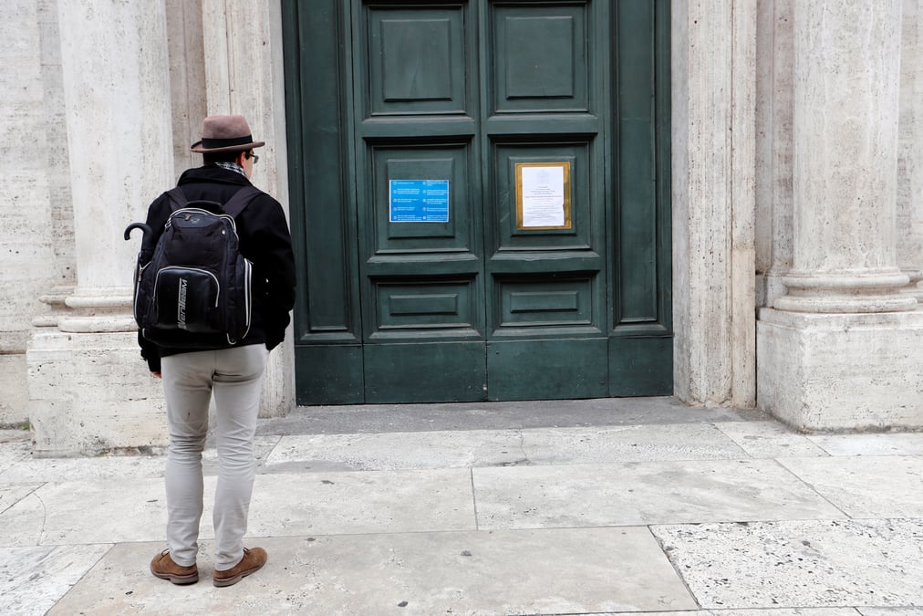 Le conseil d'etat ordonne de lever l'interdiction absolue de reunion dans les lieux de culte