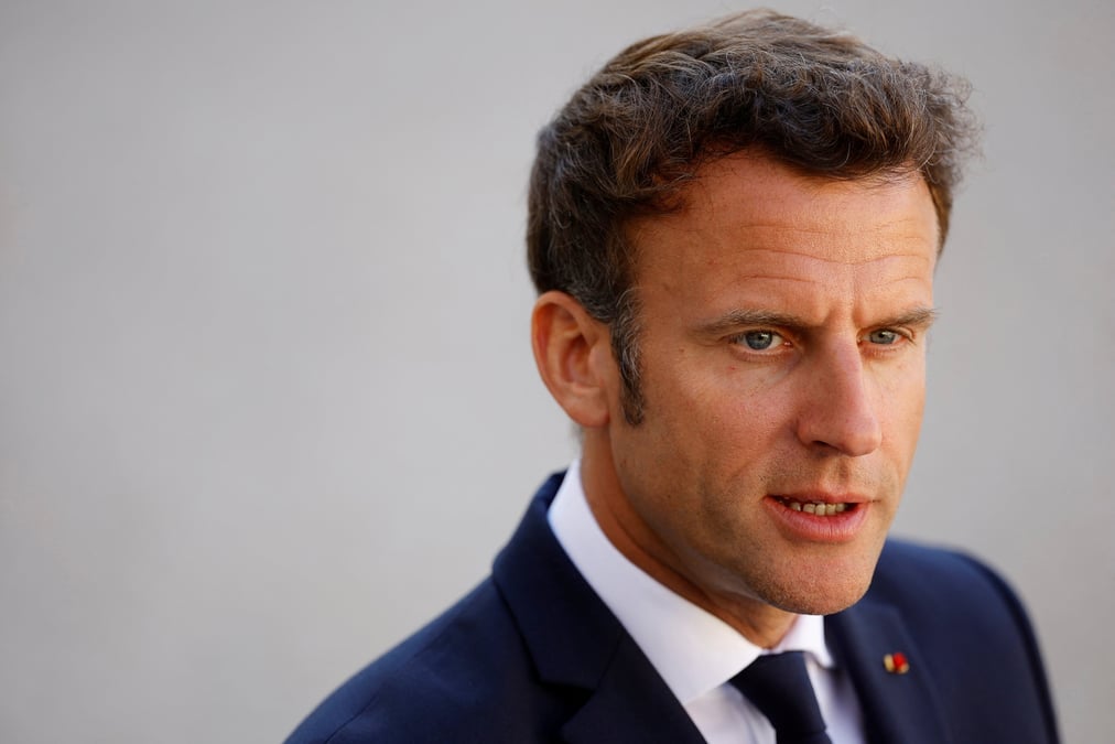 A l'approche des legislatives, macron met en garde contre "un desordre francais"