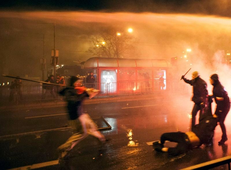 Une manifestation de l'extrême droite dégénère en Pologne