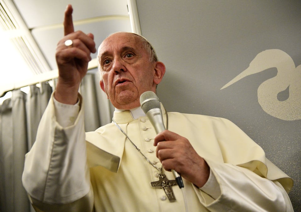Le pape fustige l'"irrationalite" par rapport a l'arme nucleaire