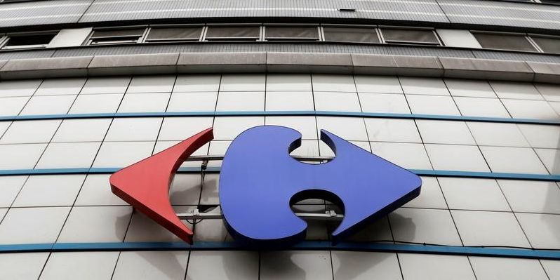 Carrefour: accords sur le plan social et les departs volontaires