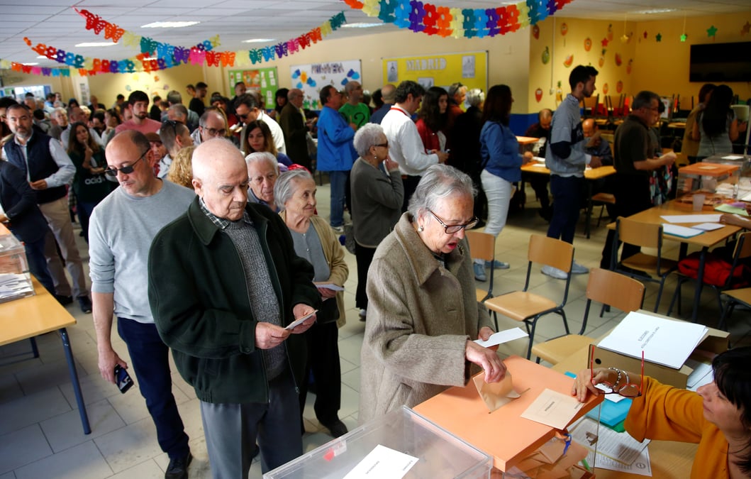Ouverture des bureaux de vote en espagne pour des legislatives indecises
