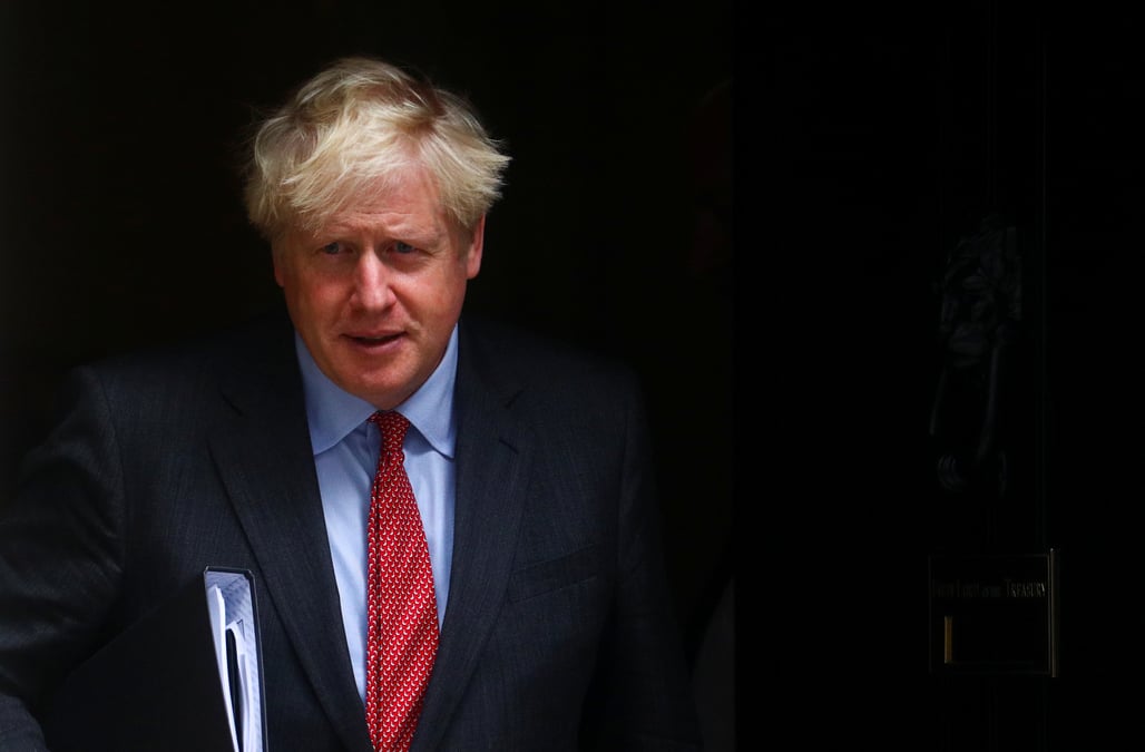 Coronavirus: boris johnson annonce six mois de restrictions