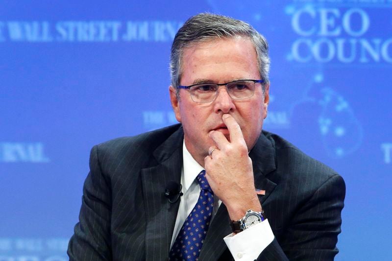 Jeb Bush regarde "activement" vers la présidentielle de 2016