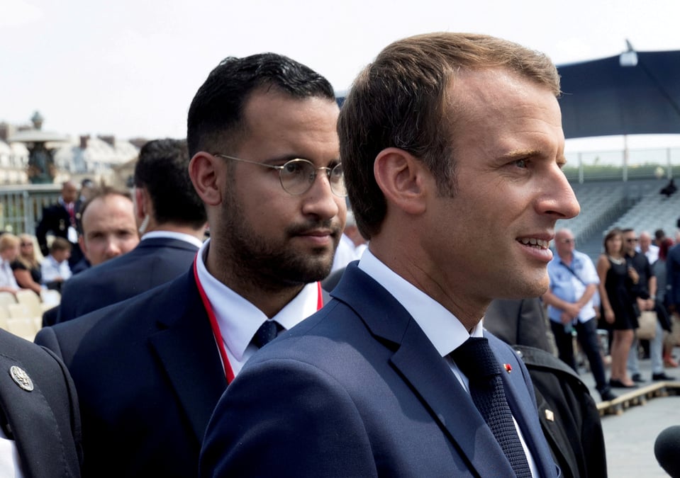 Benalla: l'opposition denonce le "bras d'honneur" de macron