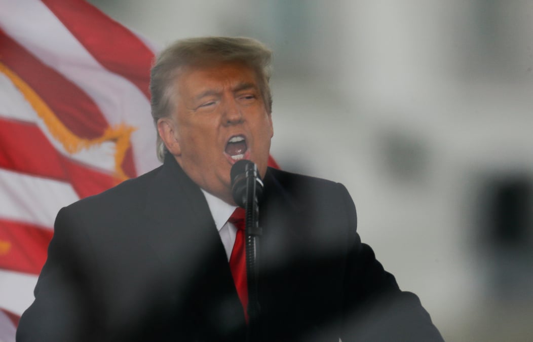 "nous ne concederons jamais la defaite", lance trump a ses partisans