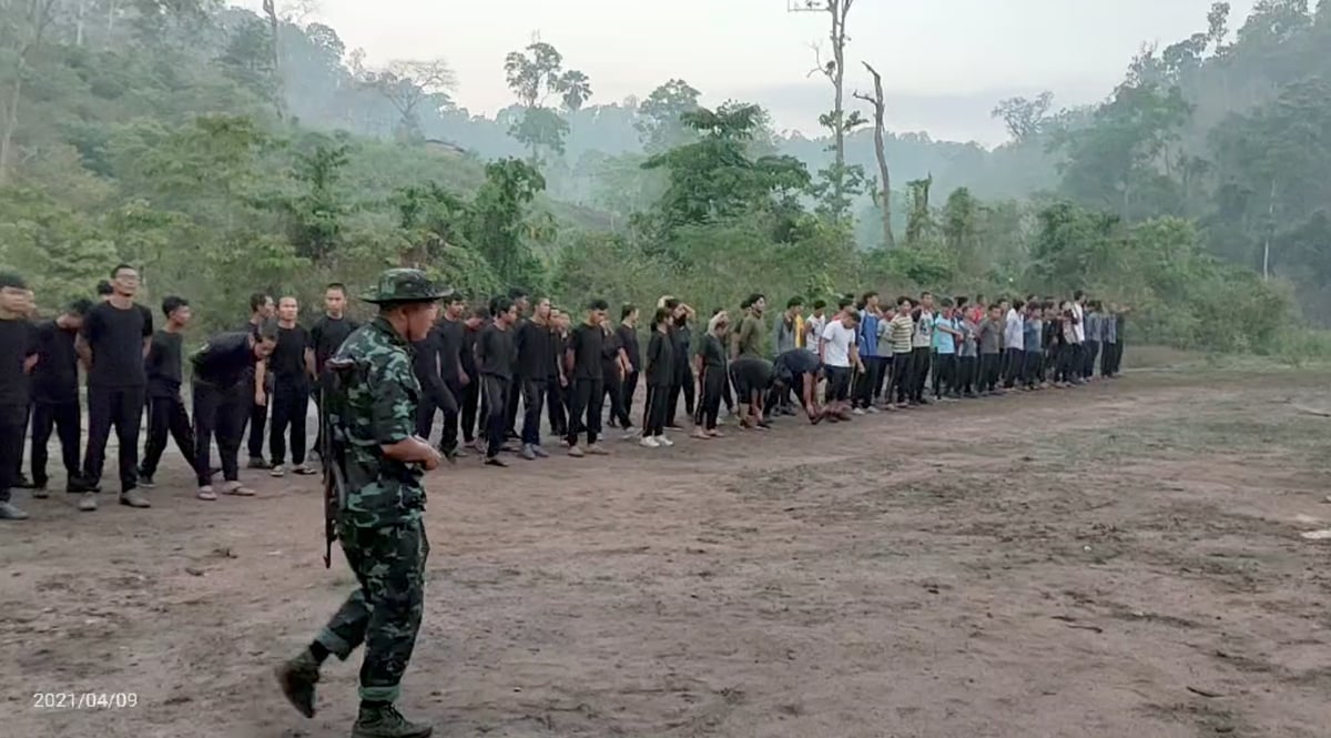 Birmanie: des affrontements pres de la frontiere avec la thailande