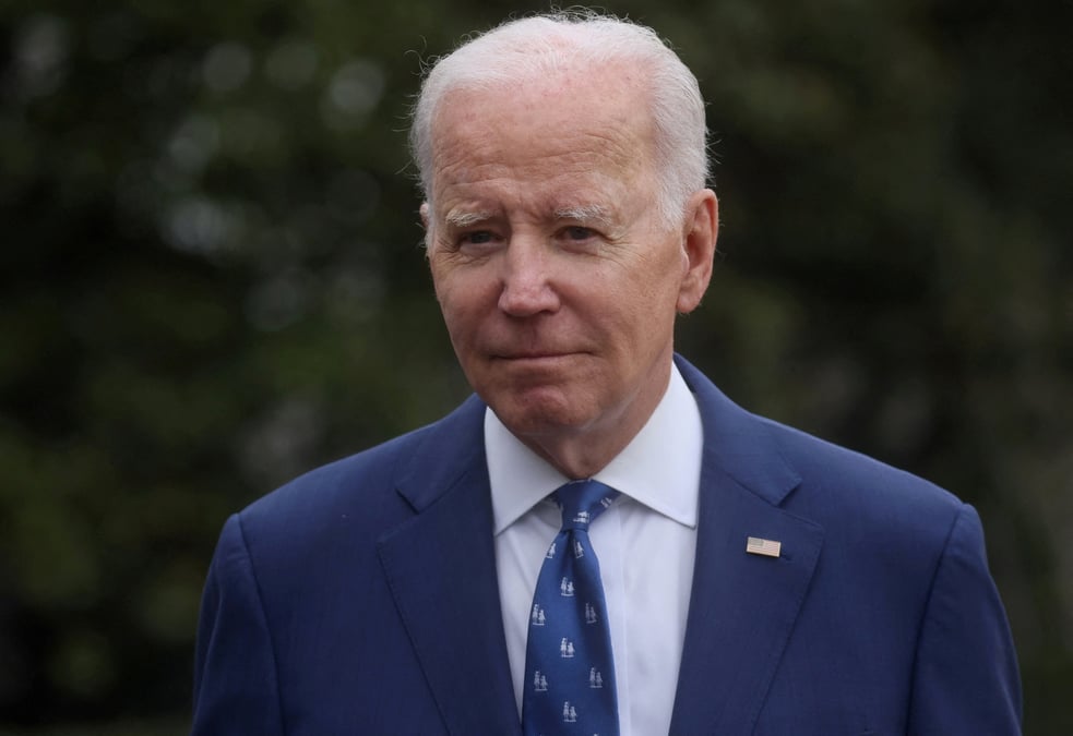 Le president americain biden monte a bord de marine one pour se rendre dans le kentucky