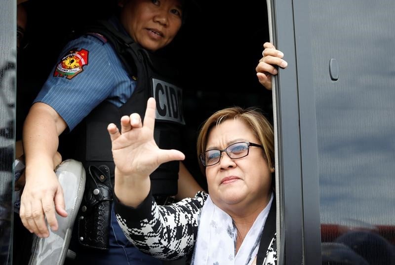 La police aux philippines arrete une senatirce critique de duterte