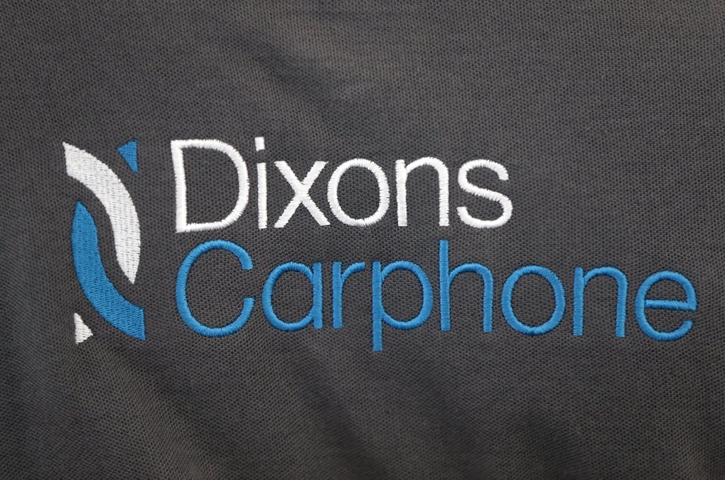 Dixons carphone avertit sur son benefice et plonge en bourse