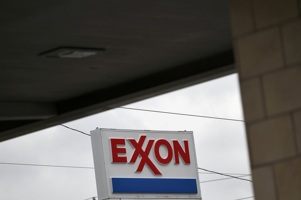 Les pdg d'exxon et chevron ont parle fusion debut 2020, selon des sources
