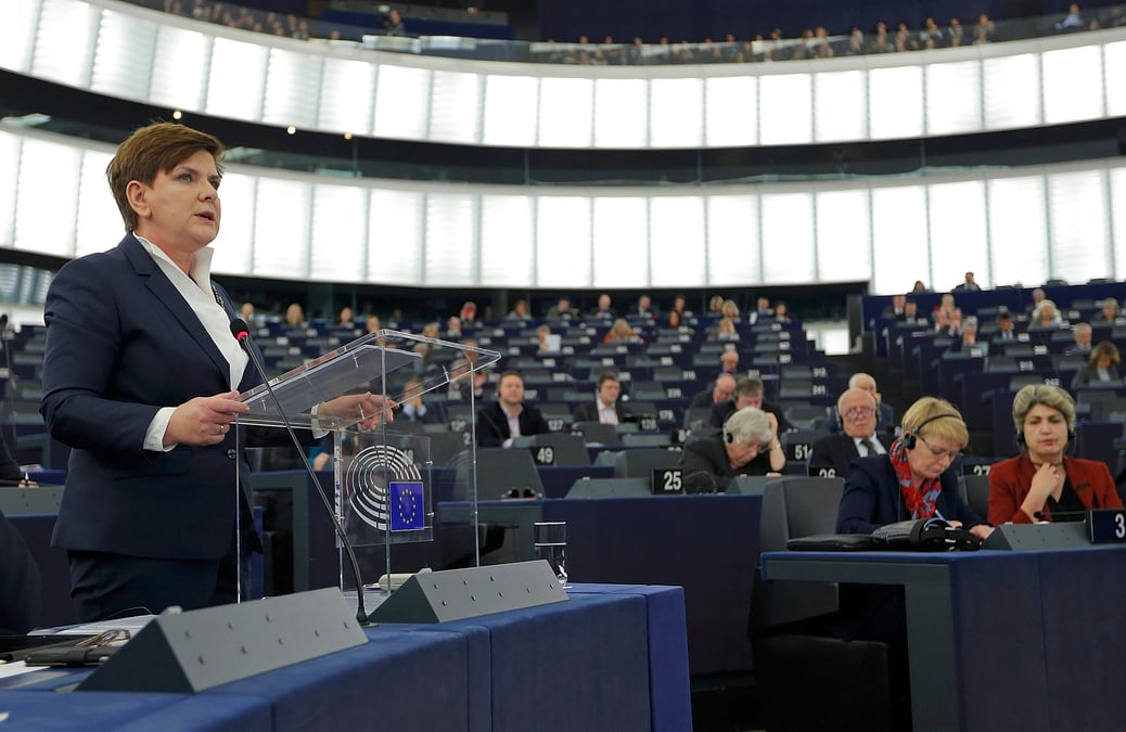 Varsovie rejette les critiques europeennes