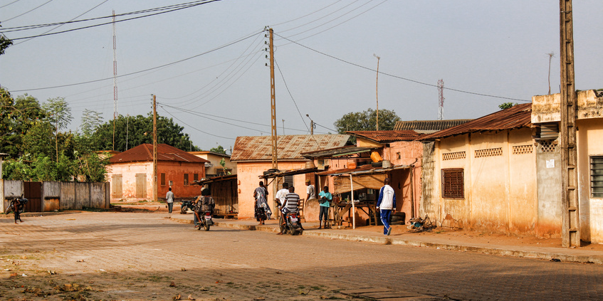 ALTDE_Au Togo, l’énergie solaire hors réseau va-t-elle faciliter l’accès au courant enfants voierie