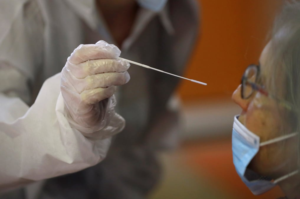 France/coronavirus: a pleine plus de 3.000 nouveaux cas, les hospitalisations augmentent