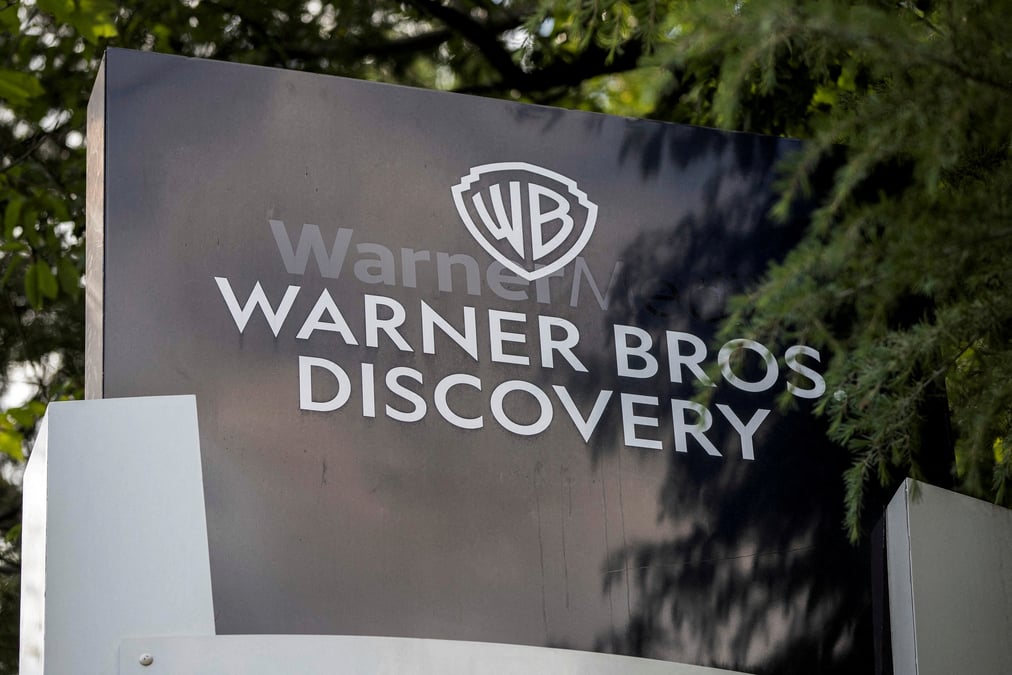 Photo d'archives du logo de warner bros. discovery