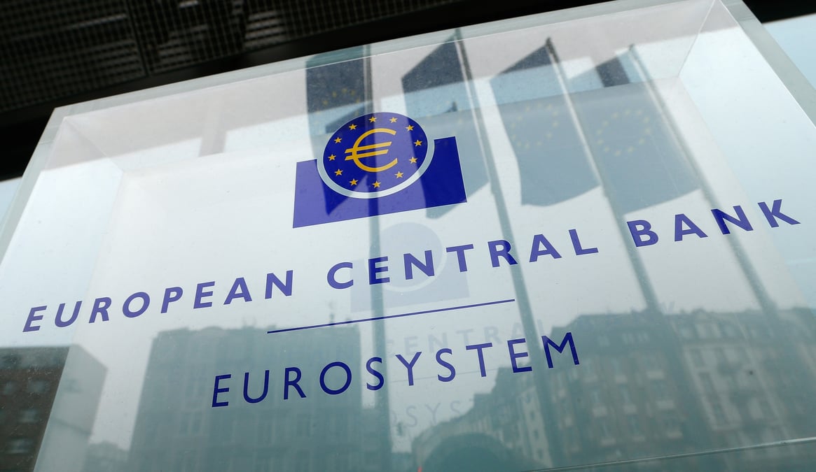 Le logo de la banque centrale europeenne (bce) a l'exterieur de son siege a francfort