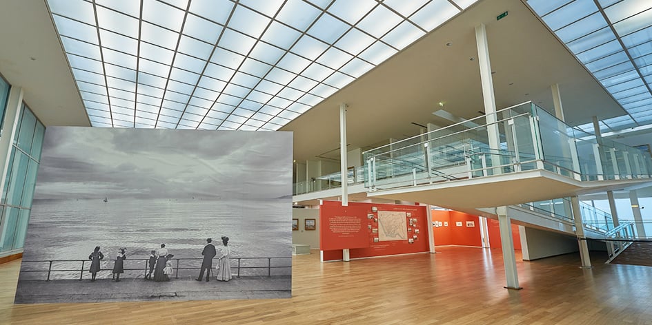 En 1961, cette architecture moderne et transparente étonne et détonne au milieu du béton armé.