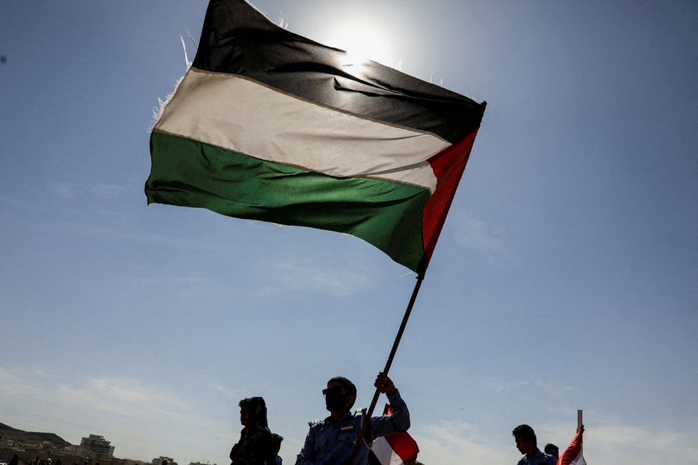 Photo d'archives d'un drapeau palestinien lors d'un defile de solidarite avec les palestiniens dans la bande de gaza
