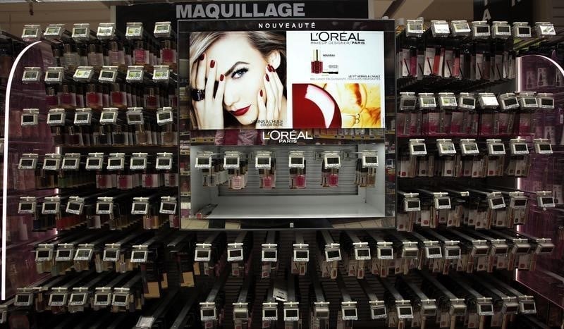 L'oreal et le luxe en nette hausse a paris a la mi-seance
