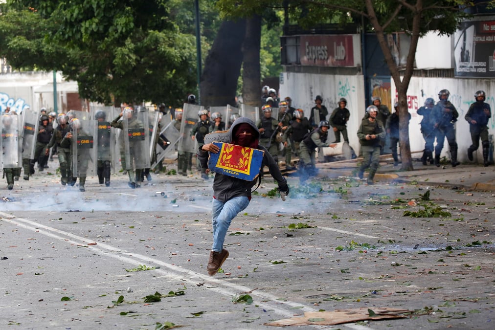 Trois morts au premier jour de la greve generale au venezuela