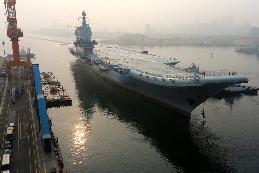 Le premier porte-avions 100% chinois a appareille pour des essais en mer